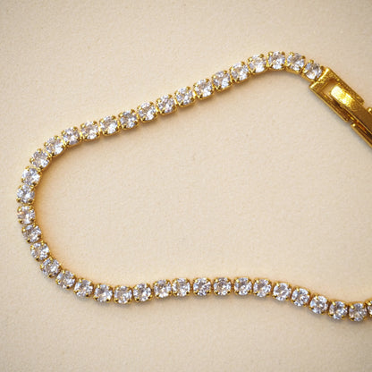 Elegant tennis bracelet