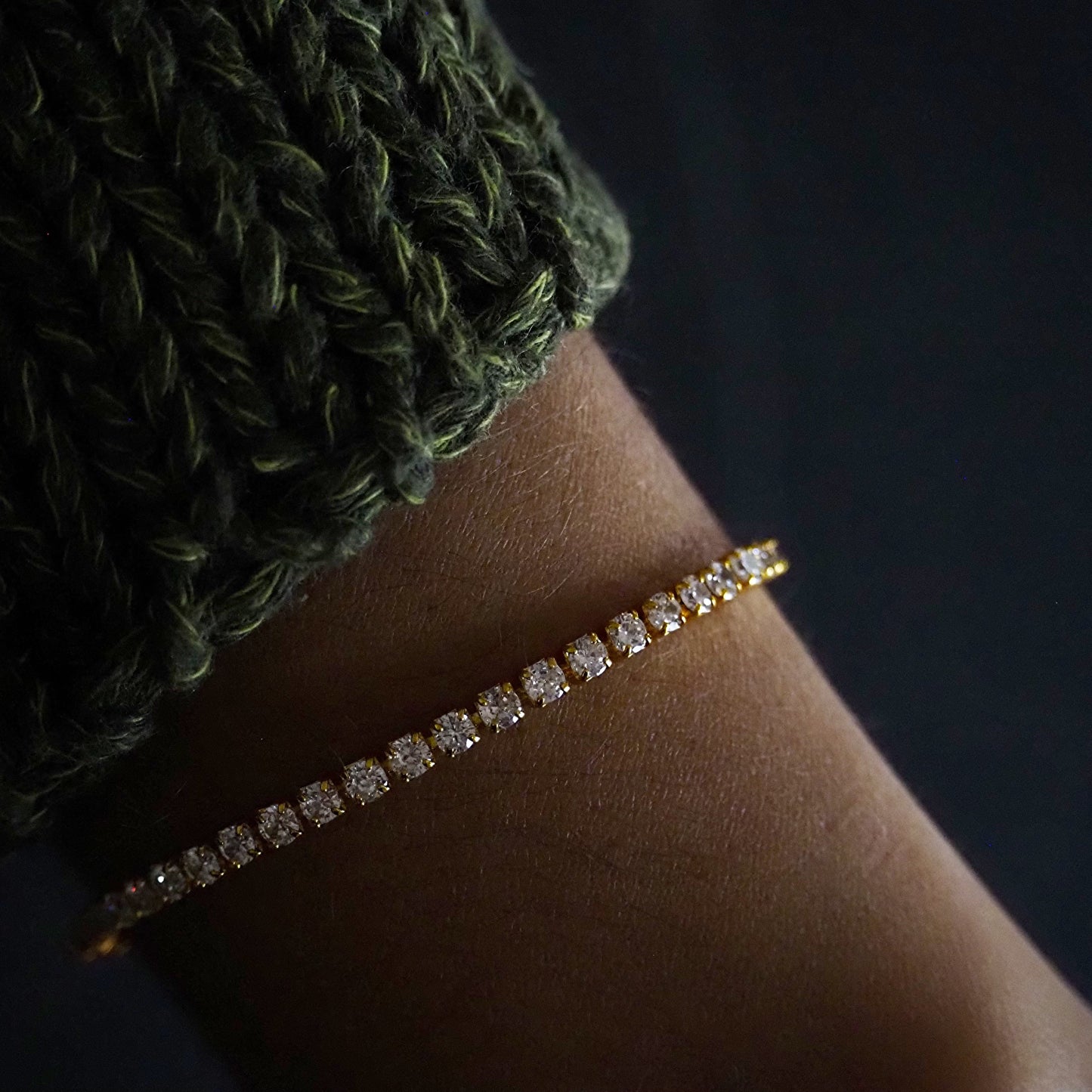 Elegant tennis bracelet